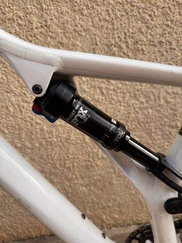 Used Specialized Stumpjumper Comp 2019 Mountainbike, White — image 5 of 13