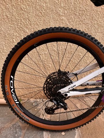 Used Specialized Stumpjumper Comp 2019 Mountainbike, White — image 12 of 13