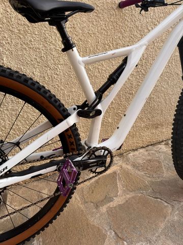 Used Specialized Stumpjumper Comp 2019 Mountainbike, White — image 3 of 13
