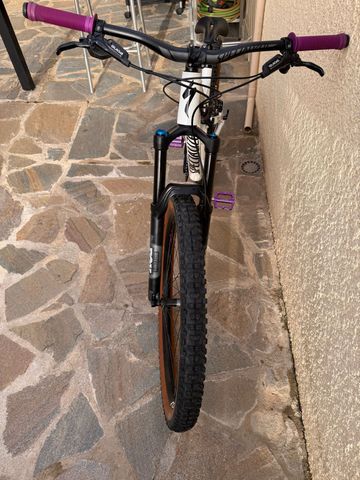 Used Specialized Stumpjumper Comp 2019 Mountainbike, White — image 4 of 13