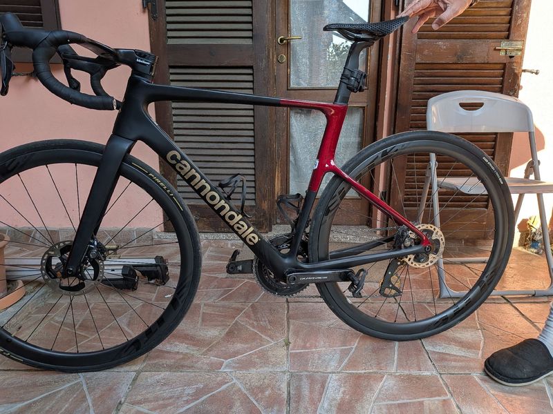 Cannondale SuperSix EVO Shimano Dura Ace Di2 2024 Road & Gravel usato, Rosso — immagine 3 di 13