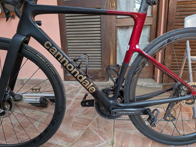 Cannondale SuperSix EVO Shimano Dura Ace Di2 2024 Road & Gravel usato, Rosso — immagine 4 di 13
