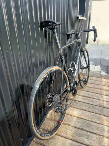 Adris Custom Shimano 105 Di2 2023 Road & Gravel d'occasion — image 3 sur 8