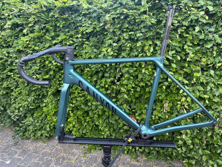 Used Canyon Ultimate CF SLX 9 Disc Di2 2023 Frameset 2023 Road & Gravel, Blue — image 2 of 7