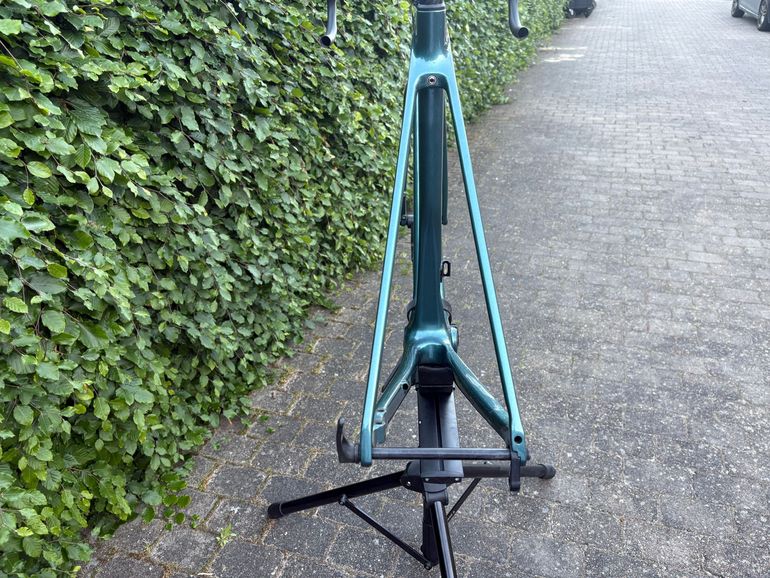Used Canyon Ultimate CF SLX 9 Disc Di2 2023 Frameset 2023 Road & Gravel, Blue — image 7 of 7