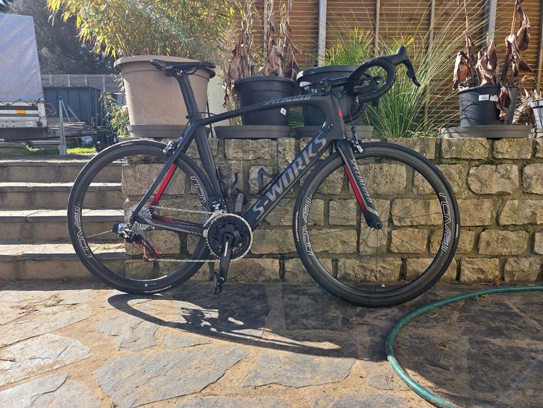 Used Specialized Venge SRAM Red eTap 2015 Road & Gravel, Schwarz — image 1 of 10
