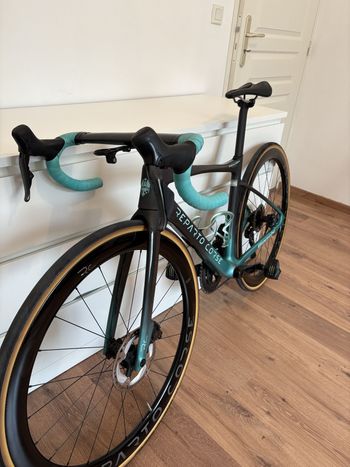 Used Bianchi Specialissima Shimano Ultegra Di2 2025 Road & Gravel, Schwarz — image 6 of 16