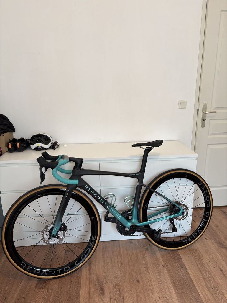 Used Bianchi Specialissima Shimano Ultegra Di2 2025 Road & Gravel, Schwarz — image 16 of 16