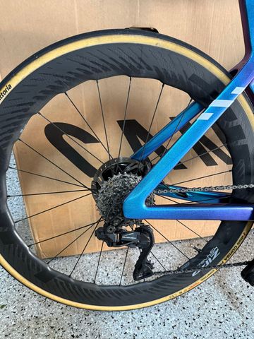 Used Canyon Aeroad CFR Di2 2025 2025 Road & Gravel, Blue — image 3 of 6