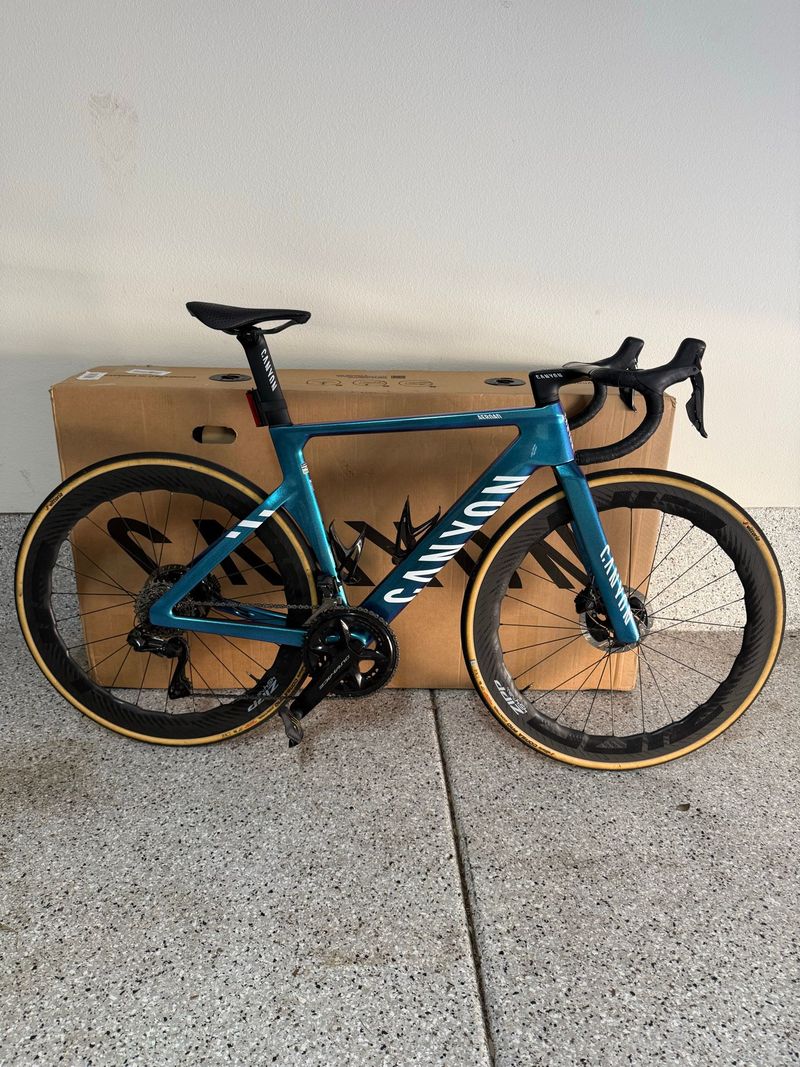 Used Canyon Aeroad CFR Di2 2025 2025 Road & Gravel, Blue — image 1 of 6