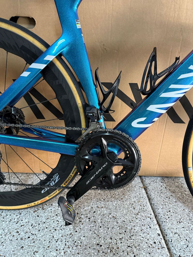 Used Canyon Aeroad CFR Di2 2025 2025 Road & Gravel, Blue — image 2 of 6