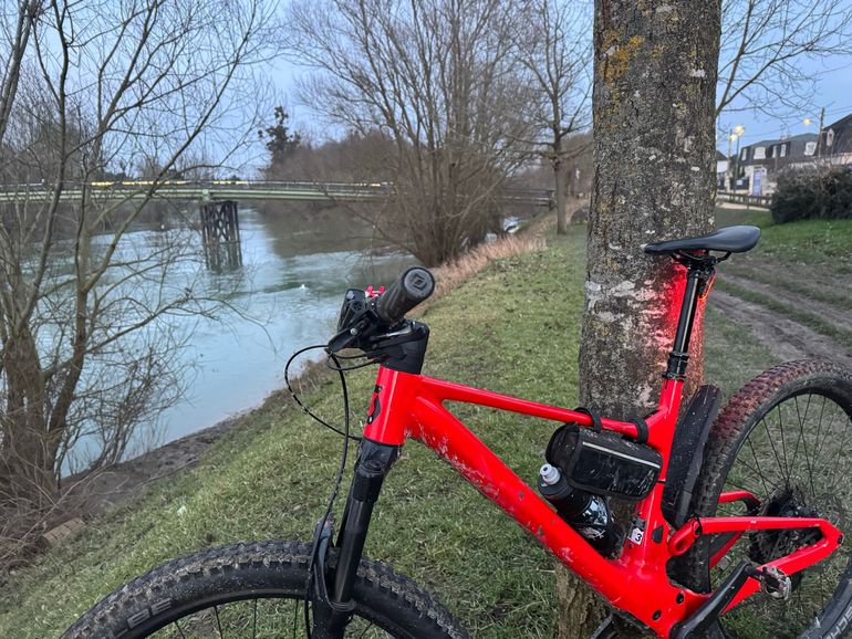 Used Scott Spark 960 2022 2022 Mountainbike, Rojo — image 2 of 3