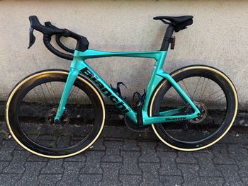 Bianchi, Oltre Comp Ultegra Di2 2025