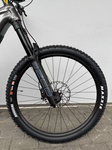 Gebrauchtes Merida eONE-SIXTY 875 2024 2024 Mountainbike, Hellgrau, 29, 27.5 — Bild 4 von 12