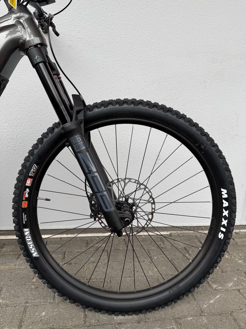 Gebrauchtes Merida eONE-SIXTY 875 2024 2024 Mountainbike, Hellgrau, 29, 27.5 — Bild 4 von 12