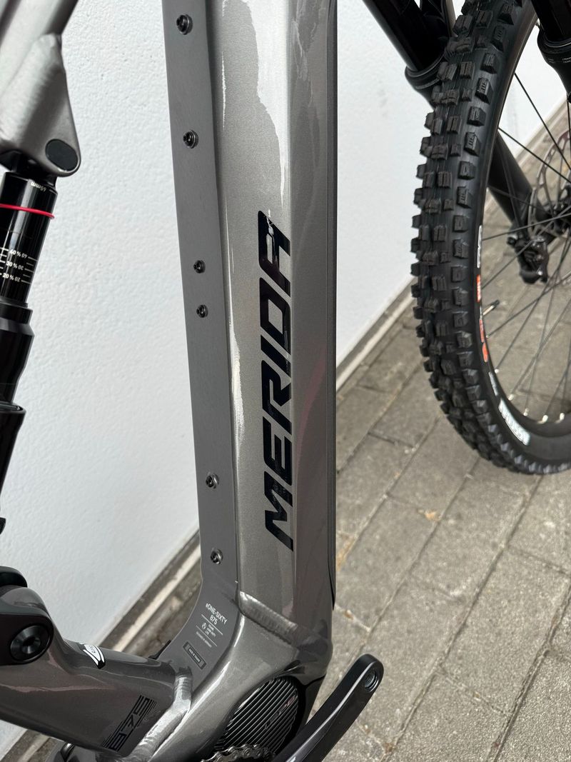 Gebrauchtes Merida eONE-SIXTY 875 2024 2024 Mountainbike, Hellgrau, 29, 27.5 — Bild 7 von 12