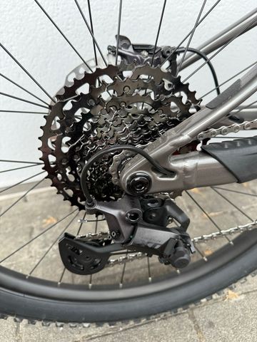 Gebrauchtes Merida eONE-SIXTY 875 2024 2024 Mountainbike, Hellgrau, 29, 27.5 — Bild 9 von 12