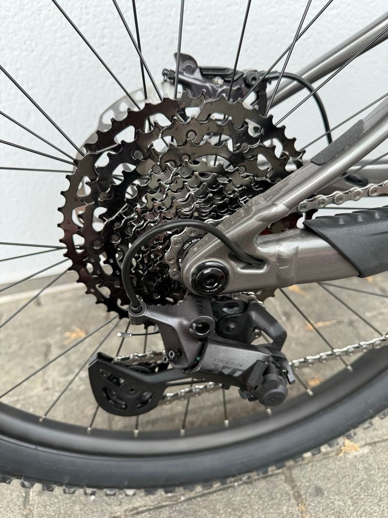 Gebrauchtes Merida eONE-SIXTY 875 2024 2024 Mountainbike, Hellgrau, 29, 27.5 — Bild 9 von 12