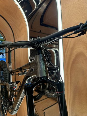 Used Giant Reign 29 2022 2022 Mountainbike, Black, 29 — image 7 of 10
