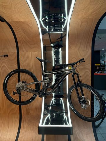 Used Giant Reign 29 2022 2022 Mountainbike, Black, 29 — image 1 of 10