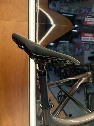 Used Giant Reign 29 2022 2022 Mountainbike, Black, 29 — image 4 of 10