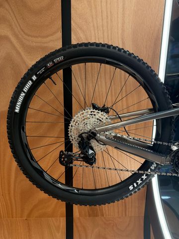 Used Giant Reign 29 2022 2022 Mountainbike, Black, 29 — image 5 of 10