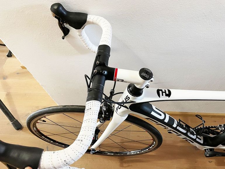 Used Focus IZALCO Carbon 2016_105 2016 Road & Gravel, White — image 7 of 8