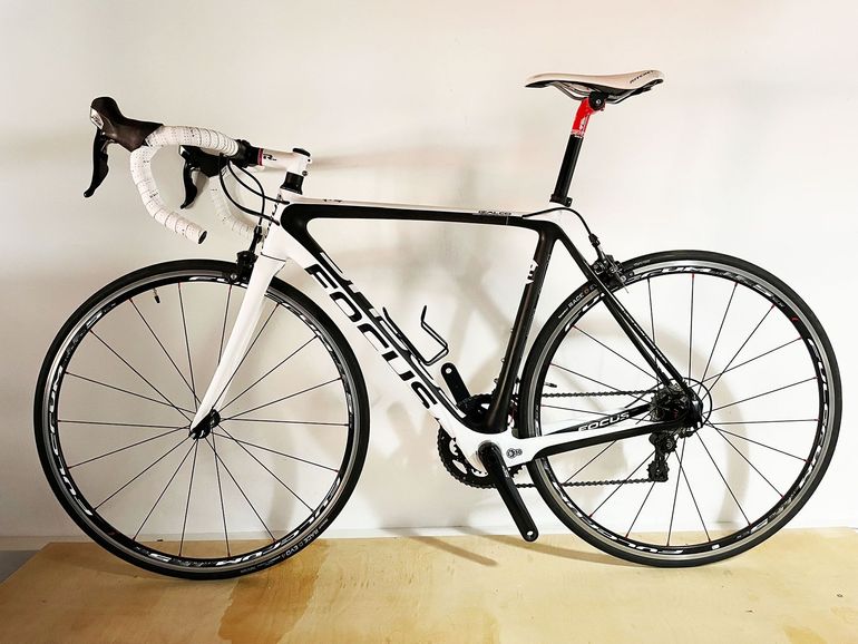 Used Focus IZALCO Carbon 2016_105 2016 Road & Gravel, White — image 2 of 8