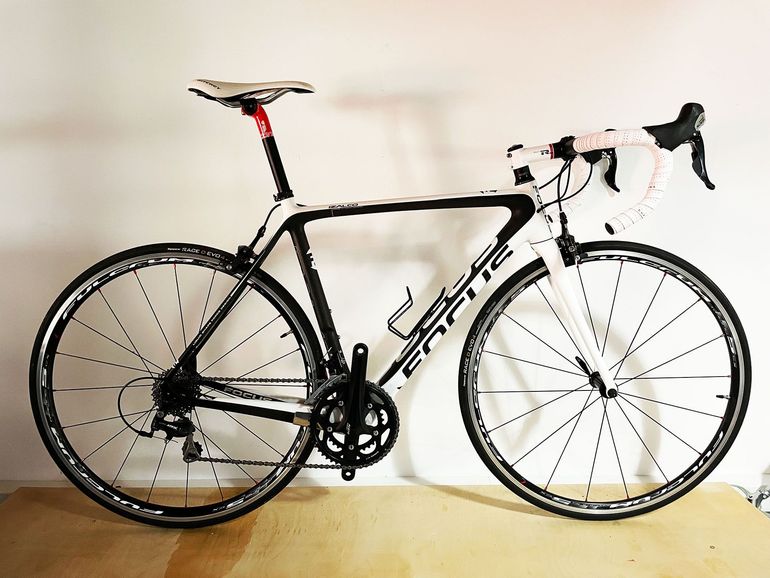 Used Focus IZALCO Carbon 2016_105 2016 Road & Gravel, White — image 1 of 8
