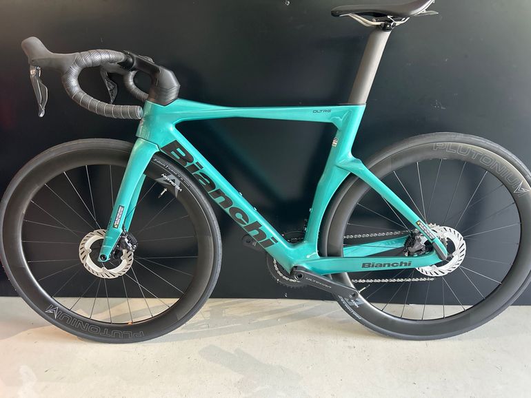 Used Bianchi Oltre Comp Ultegra Di2 2025 2025 Road & Gravel, Green — image 2 of 6