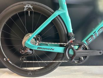 Used Bianchi Oltre Comp Ultegra Di2 2025 2025 Road & Gravel, Green — image 3 of 6