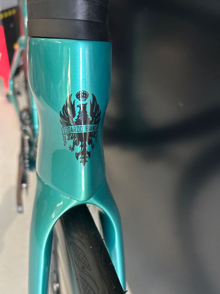 Used Bianchi Oltre Comp Ultegra Di2 2025 2025 Road & Gravel, Green — image 5 of 6