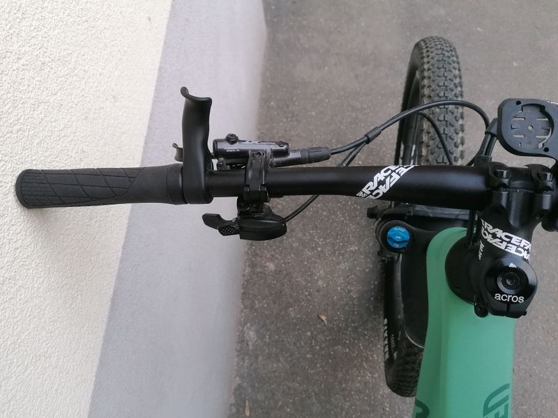 Used Canyon Exceed CF 7 2024 2024 Mountainbike, Green, 29 — image 10 of 25