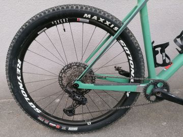 Used Canyon Exceed CF 7 2024 2024 Mountainbike, Green, 29 — image 3 of 25