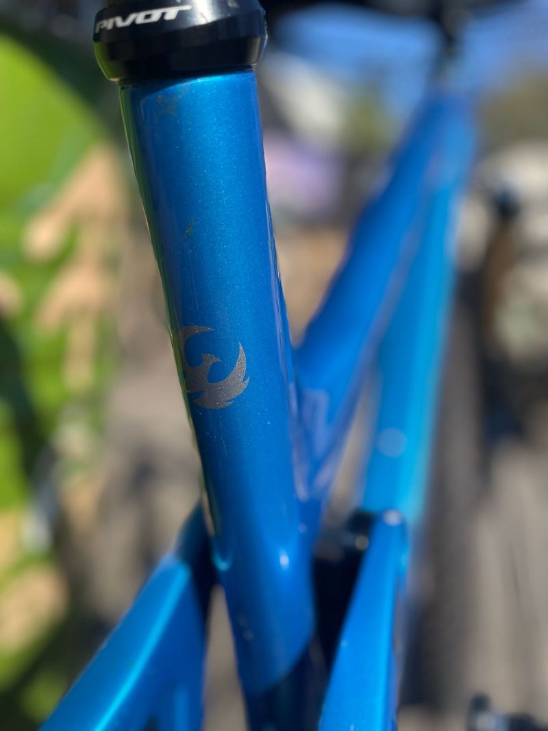 Used Pivot Switchblade Shimano Deore XT 2023 Mountainbike, Blue — image 6 of 6