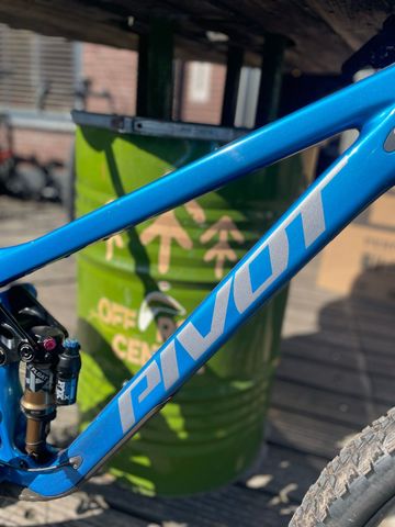 Used Pivot Switchblade Shimano Deore XT 2023 Mountainbike, Blue — image 4 of 6