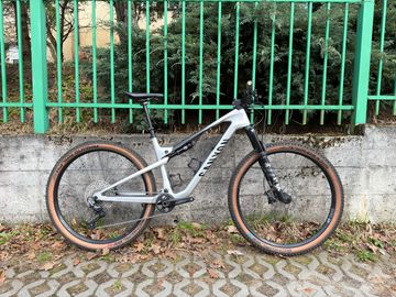Brugt Canyon Lux Trail CF 6 2024 2024 Mountainbike — billede 1 af 8