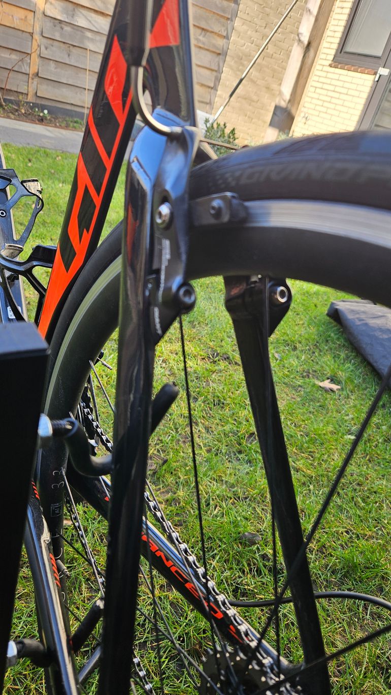 Used Giant Propel Advanced SL-FF 2017 2017 Road & Gravel, Red — image 8 of 15