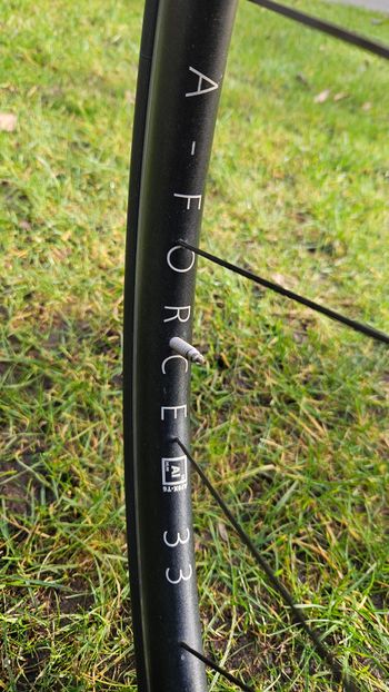 Used Giant Propel Advanced SL-FF 2017 2017 Road & Gravel, Red — image 10 of 15