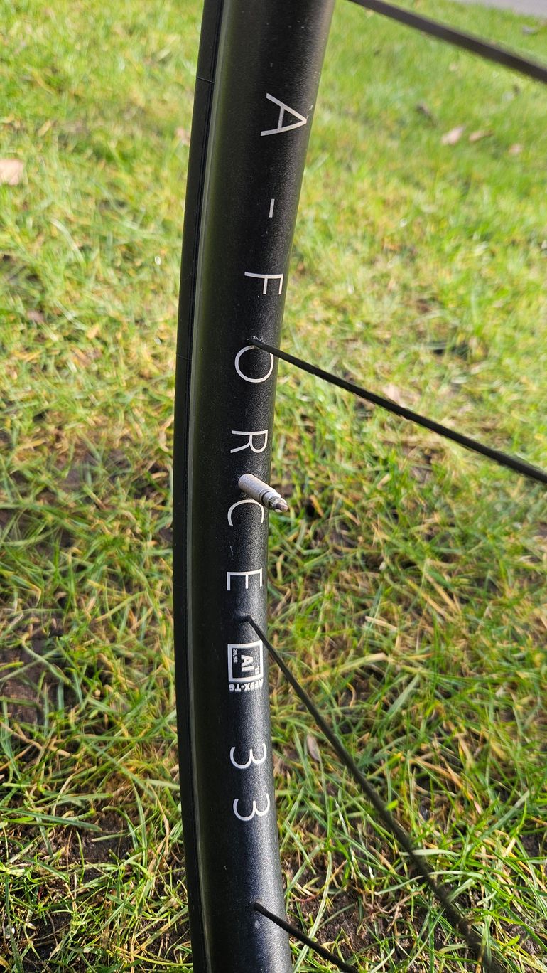 Used Giant Propel Advanced SL-FF 2017 2017 Road & Gravel, Red — image 10 of 15
