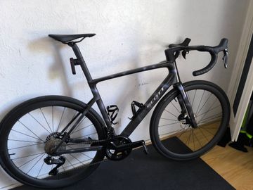 Used Scott Addict 10 2025 2025 Road & Gravel, Black — image 1 of 3