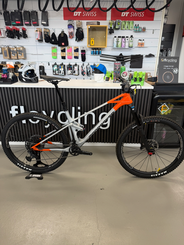 Mondraker Raze Carbon R 2024 MTB d'occasion