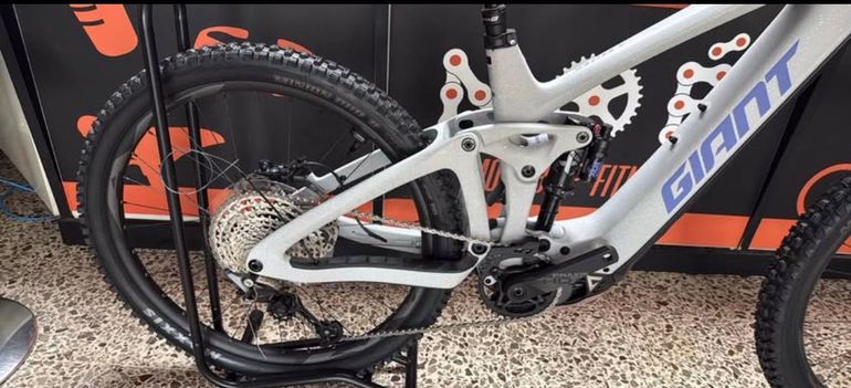 Used Giant Reign Advanced E+ 2 2026 2026 Mountainbike, Hellgrau, 27.5 — image 2 of 5
