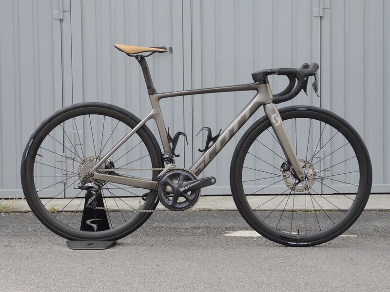 Scott Addict RC 15 carbon 2021 2021 Road & Gravel de segunda mano