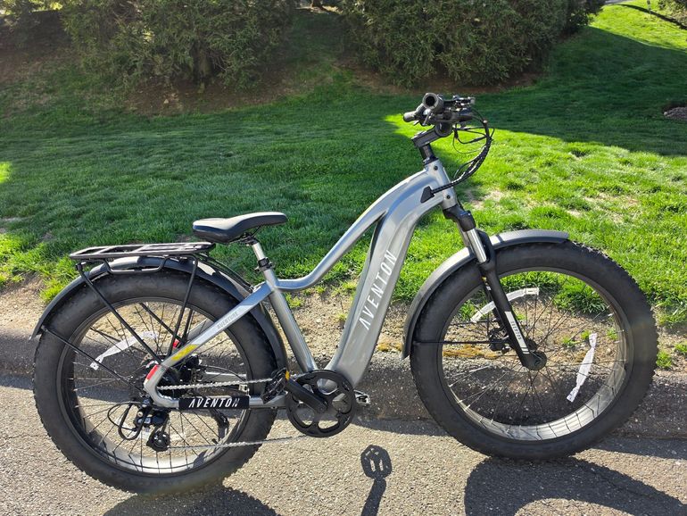 Used Aventon Aventure.2 2023 2023 Mountainbike, Light Gray, 26 — image 1 of 6