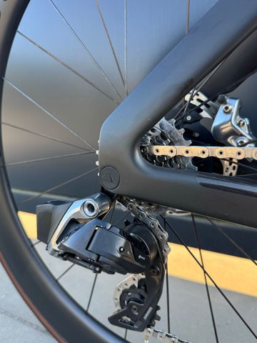 Tweedehands Canyon Aeroad CFR AXS 2023 2023 Road & Gravel — afbeelding 10 van 14