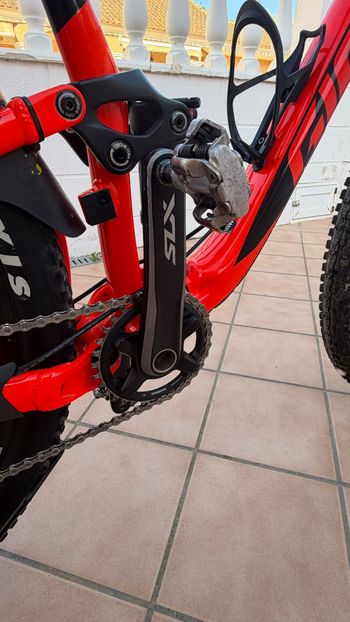 Used Giant Anthem Shimano SLX 2017 Mountainbike, Red — image 4 of 11
