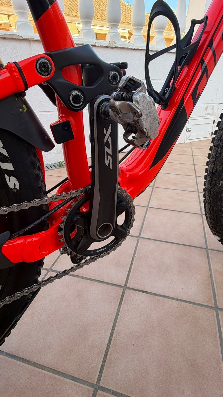 Used Giant Anthem Shimano SLX 2017 Mountainbike, Red — image 4 of 11