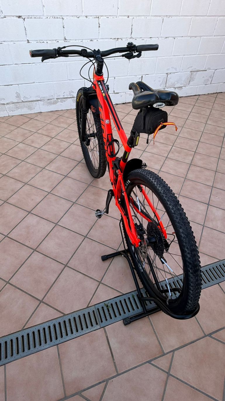 Used Giant Anthem Shimano SLX 2017 Mountainbike, Red — image 8 of 11