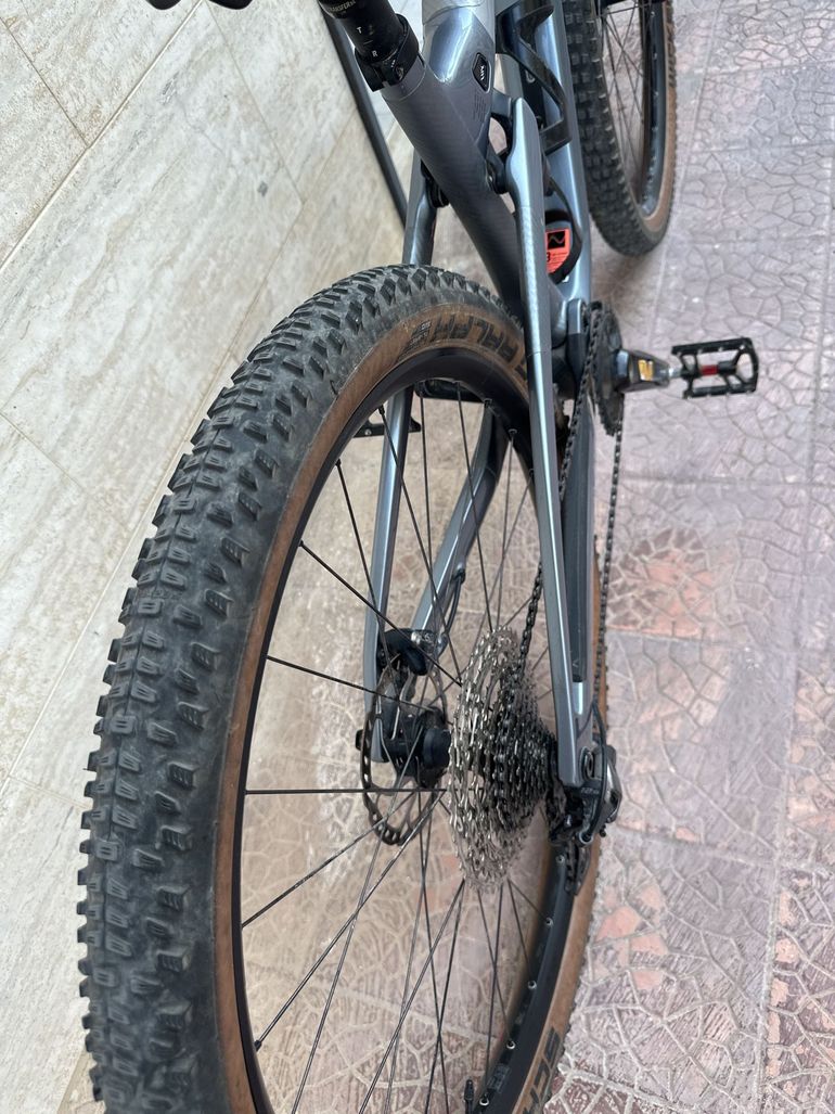 Brugt Canyon Lux Trail CF 6 2024 2024 Mountainbike — billede 46 af 49